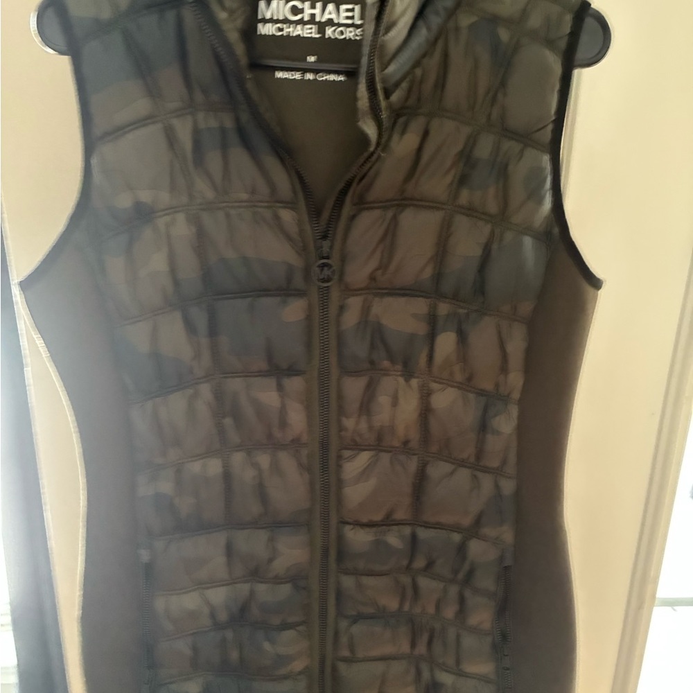 Michael Kors vest camouflage puffy - Picture 2 of 2